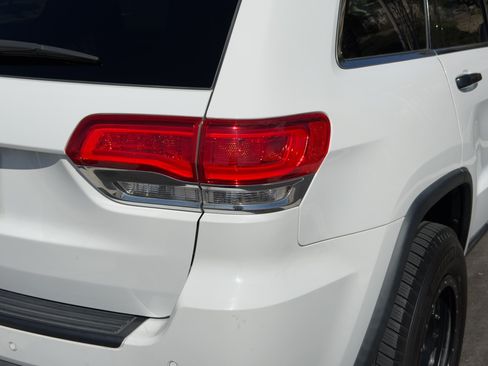 Used 2017 Jeep Grand Cherokee Laredo w/ Quick Order Package 2BE image 23