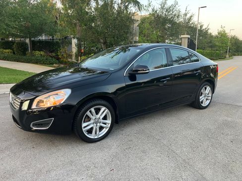 Used 2013 Volvo S60 T5 image 1