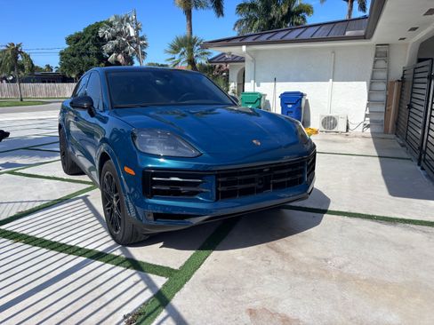 Used 2024 Porsche Cayenne Coupe AWD/4WD image 4