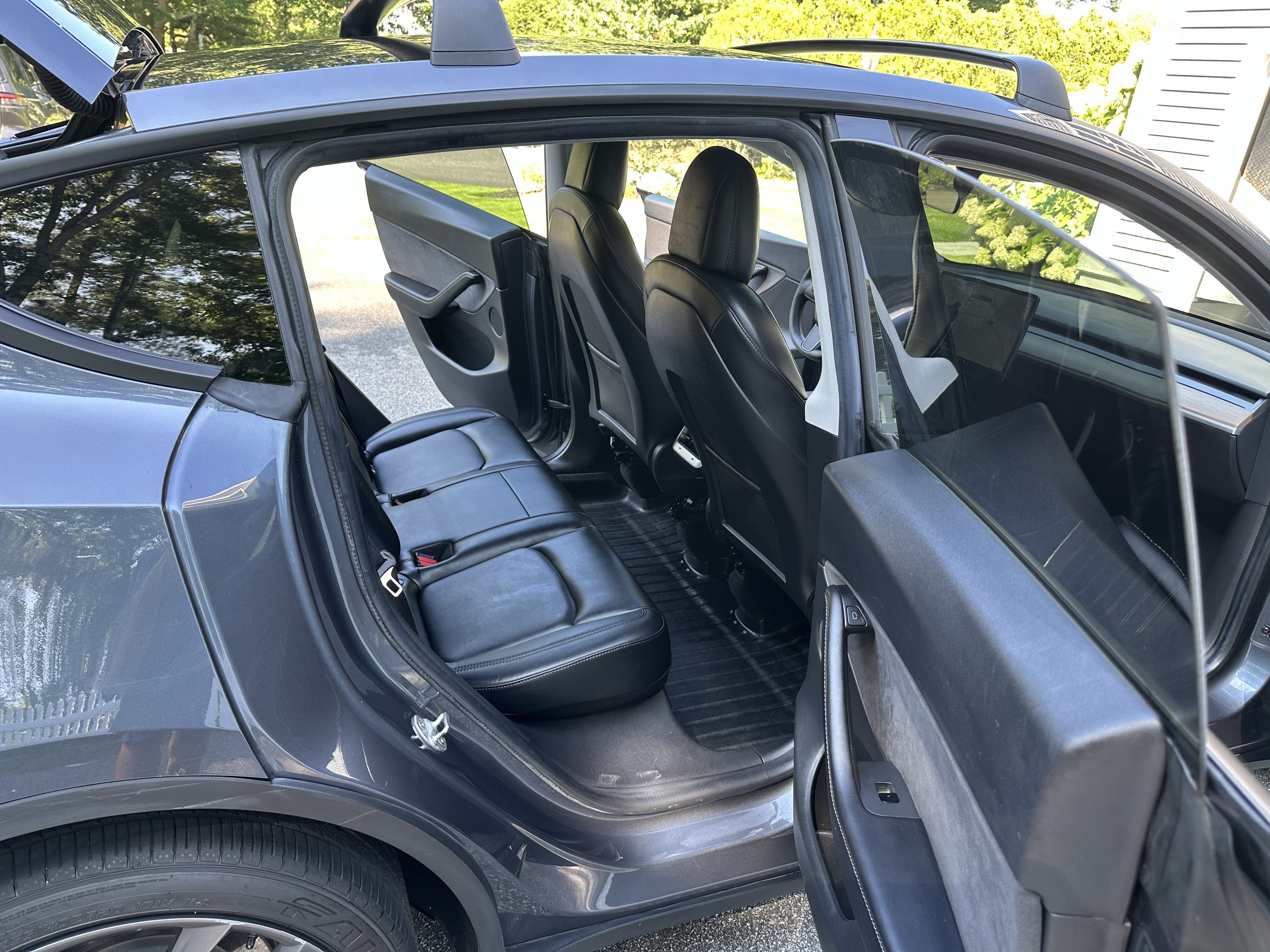 Used 2021 Tesla Model Y Long Range AWD/4WD image 16