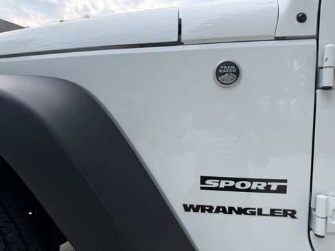 Used 2016 Jeep Wrangler Sport w/ Connectivity Group AWD/4WD image 20