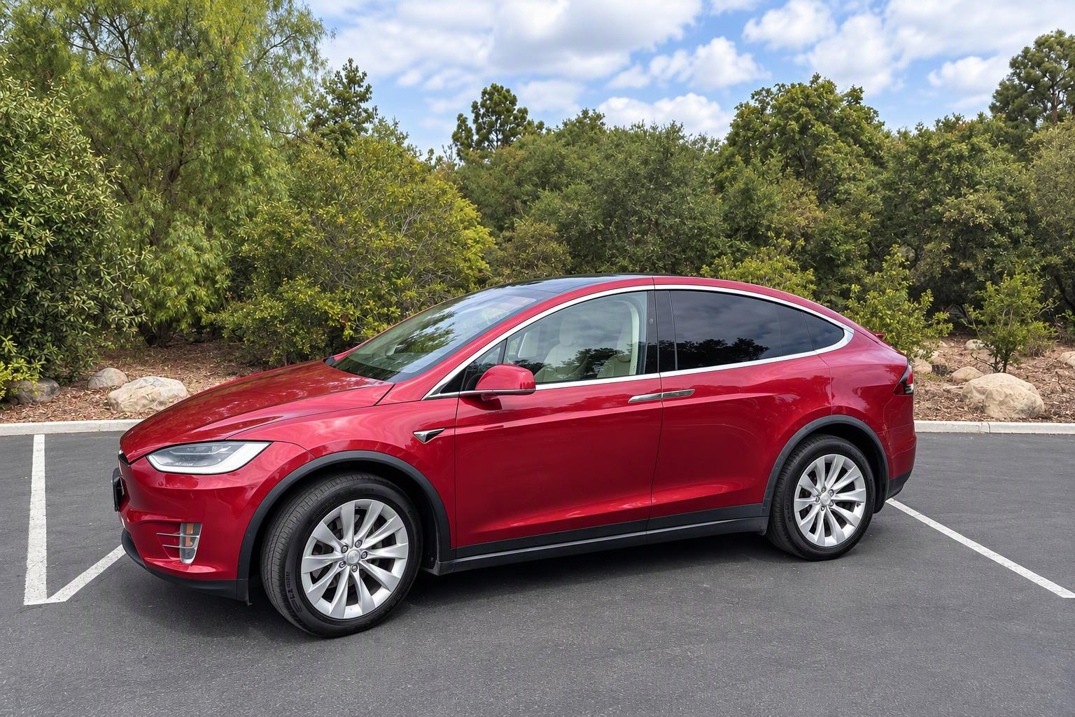 Used 2017 Tesla Model X 100D AWD/4WD image 2