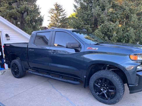 Used 2021 Chevrolet Silverado 1500 Custom Trail Boss w/ LPO, Dark Essentials Package AWD/4WD image 8