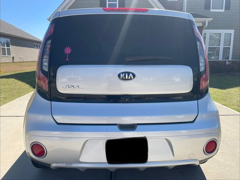 Used 2019 Kia Soul + image 11