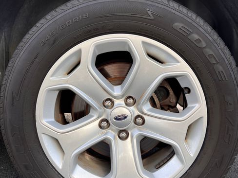 Used 2013 Ford Edge SEL FWD image 16
