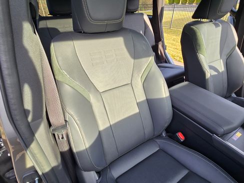 Used 2024 Lexus GX 550 image 12