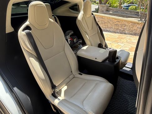 Used 2018 Tesla Model X 75D AWD/4WD image 9