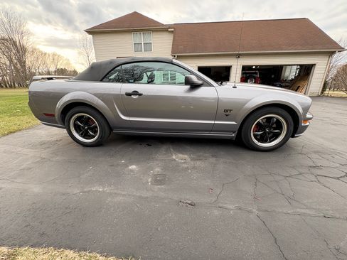 Used 2007 Ford Mustang GT Premium image 18