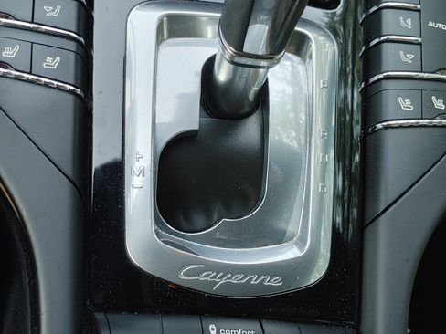 Used 2016 Porsche Cayenne S image 16