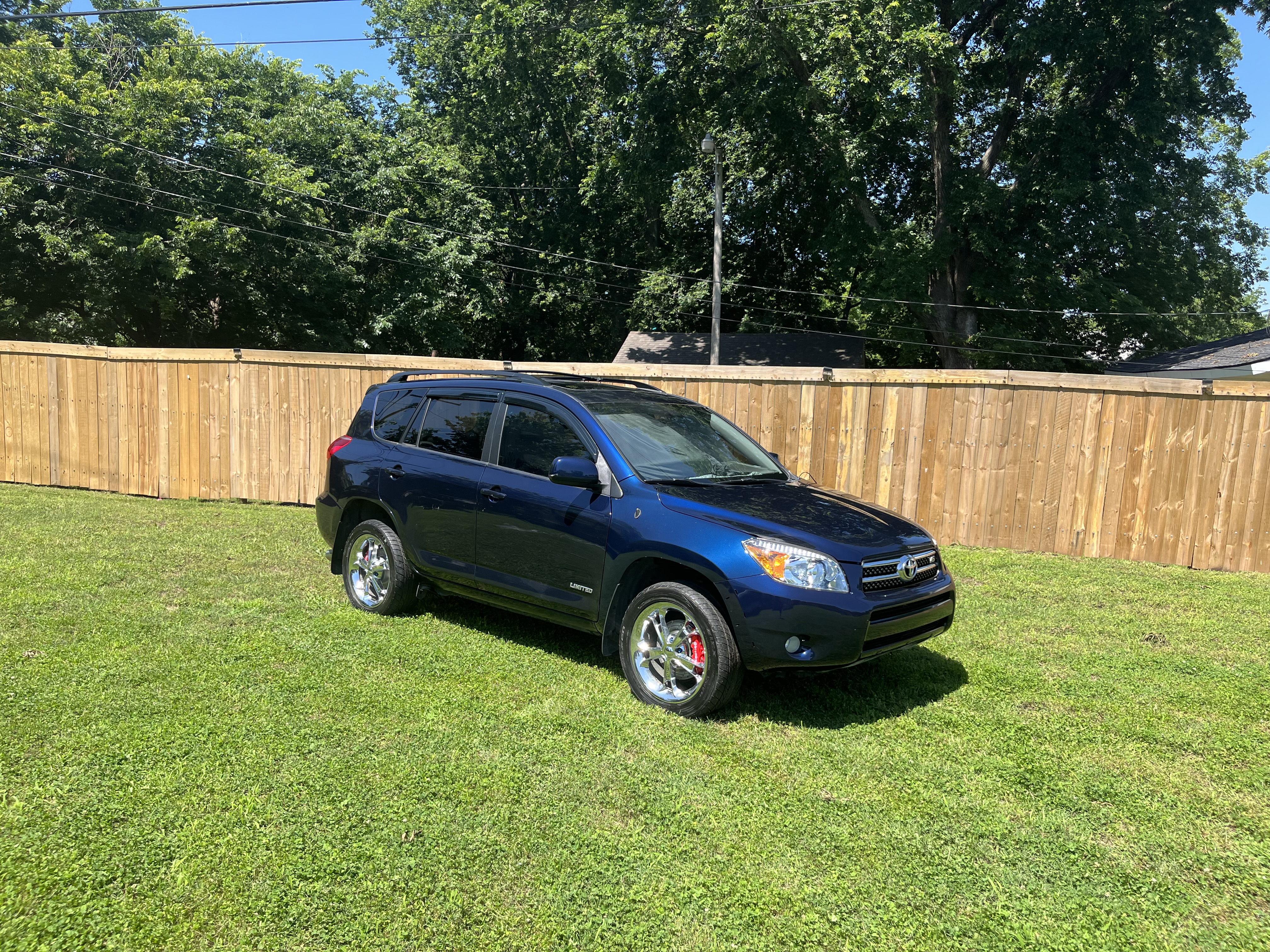 Used 2007 Toyota RAV4 Limited w/ Tow Prep Pkg FWD image 2