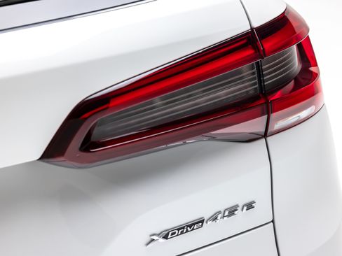 Used 2022 BMW X5 xDrive45e w/ Executive Package image 9