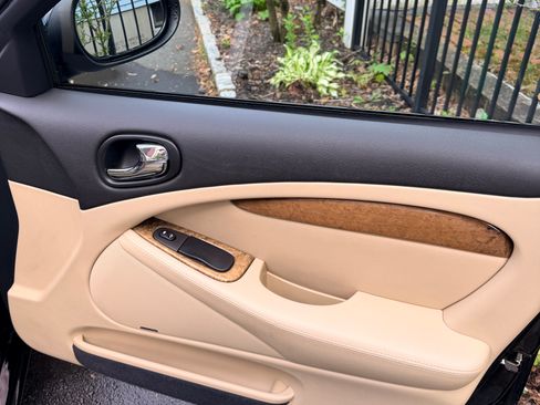Used 2005 Jaguar S-TYPE R RWD image 23