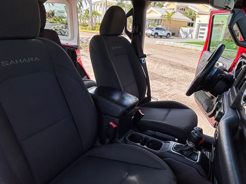 Used 2020 Jeep Wrangler Unlimited Sahara image 11