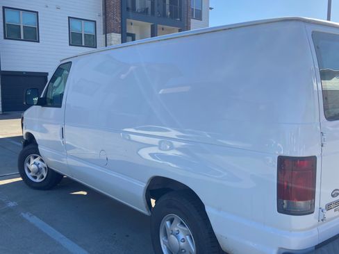 Used 2011 Ford E-150 and Econoline 150 Van 3D w/ Commercial Cargo Van Pkg image 4