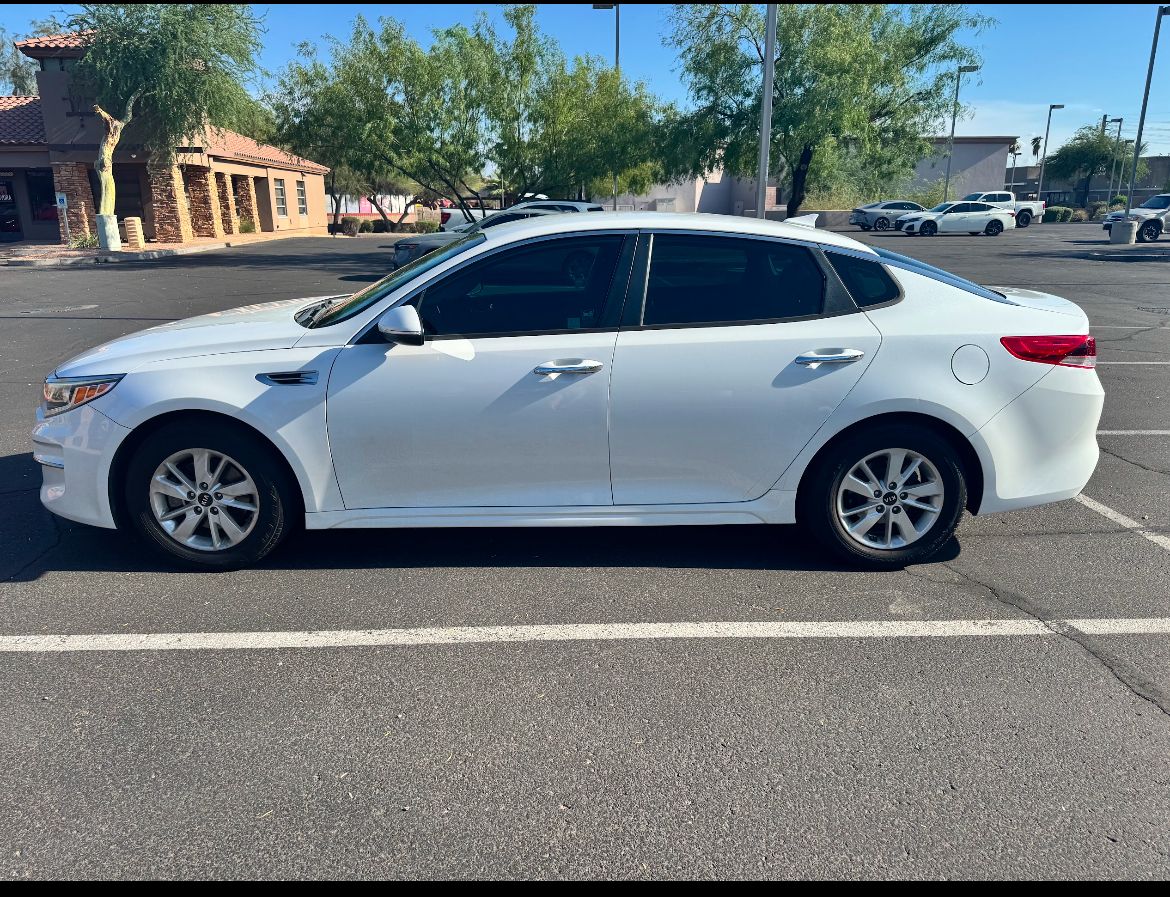 Used 2017 Kia Optima LX FWD image 5
