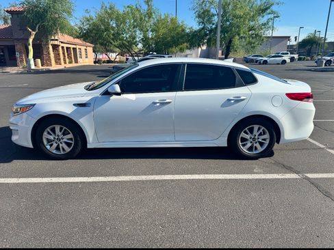 Used 2017 Kia Optima LX FWD image 5