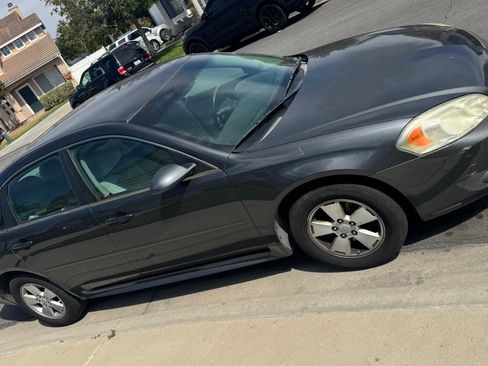 Used 2011 Chevrolet Impala LT FWD image 2