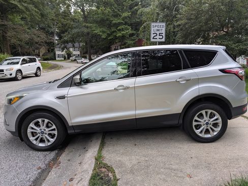 Used 2017 Ford Escape SE AWD/4WD image 4