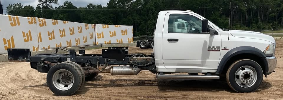 Used 2014 RAM 5500 Tradesman w/ Chrome Appearance Group RWD image 2