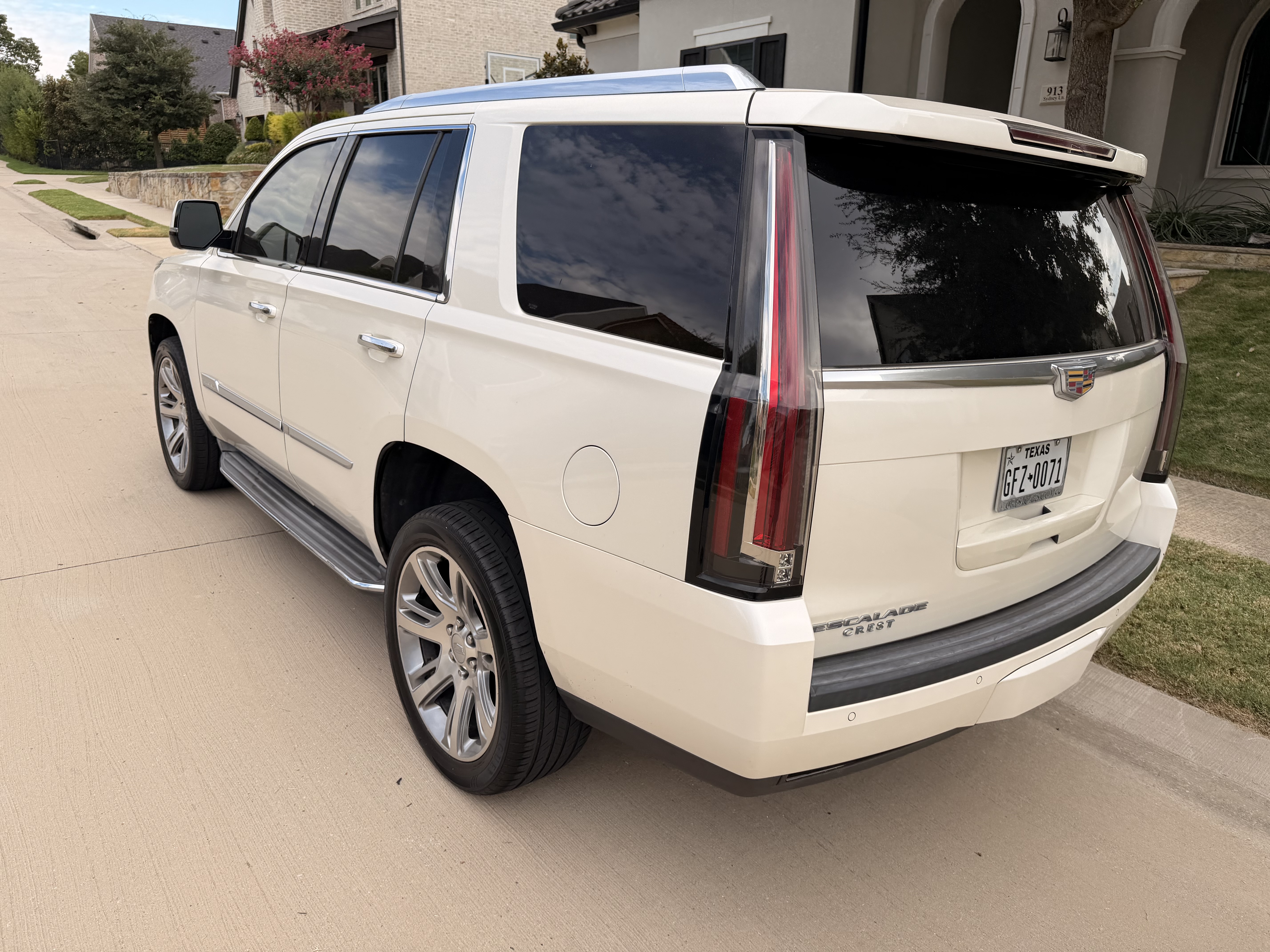 Used 2015 Cadillac Escalade Luxury AWD/4WD image 5