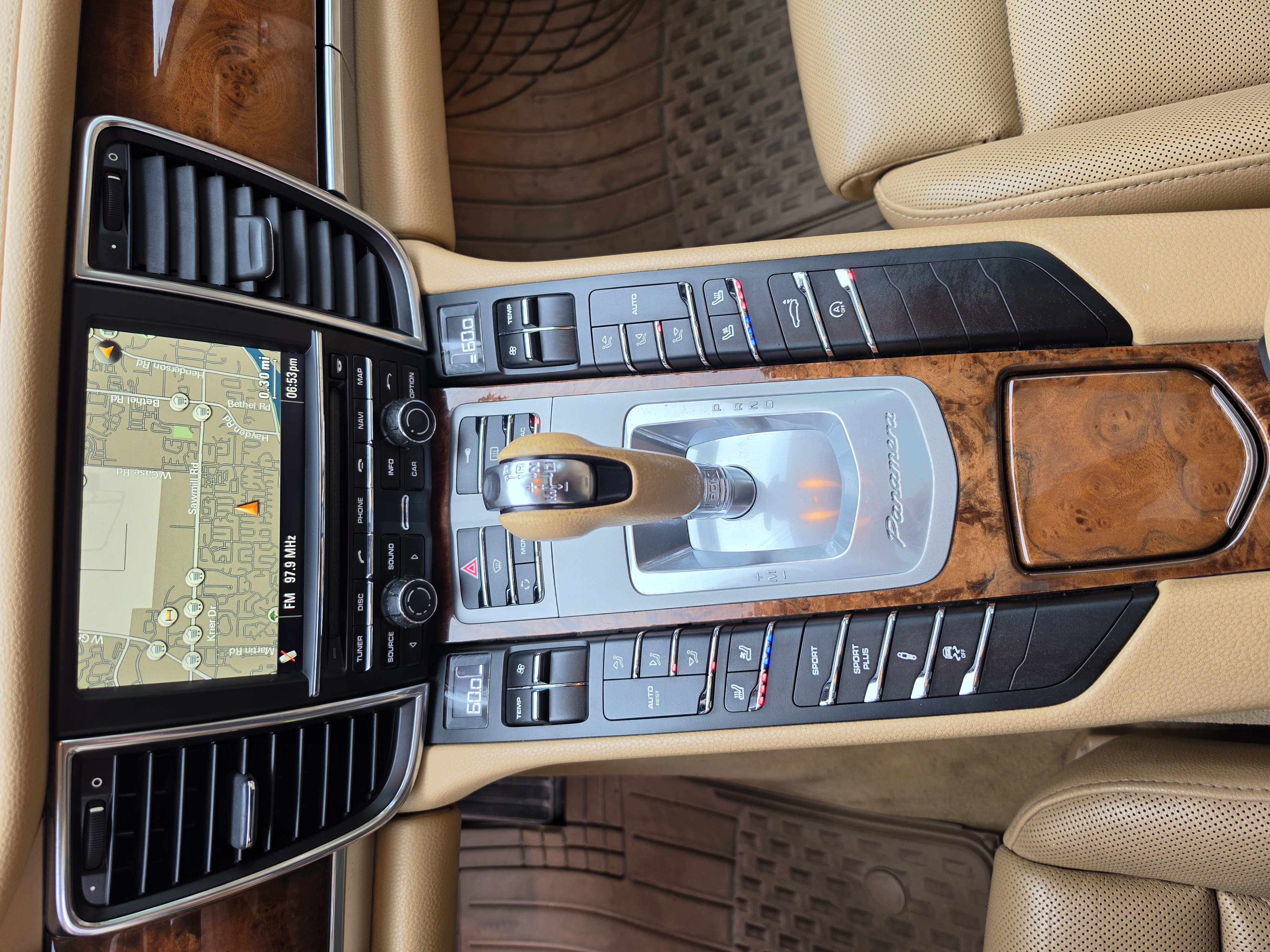 Used 2012 Porsche Panamera 4 image 18