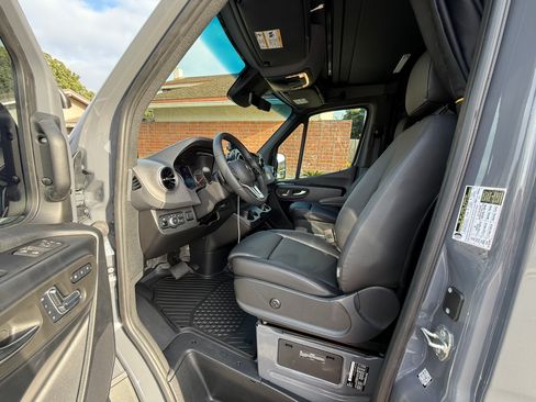 Used 2024 Mercedes-Benz Sprinter 2500 image 15