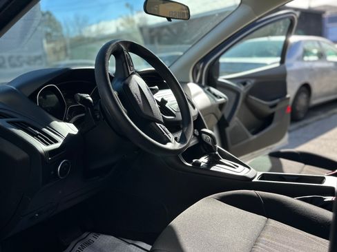 Used 2018 Ford Focus S image 10