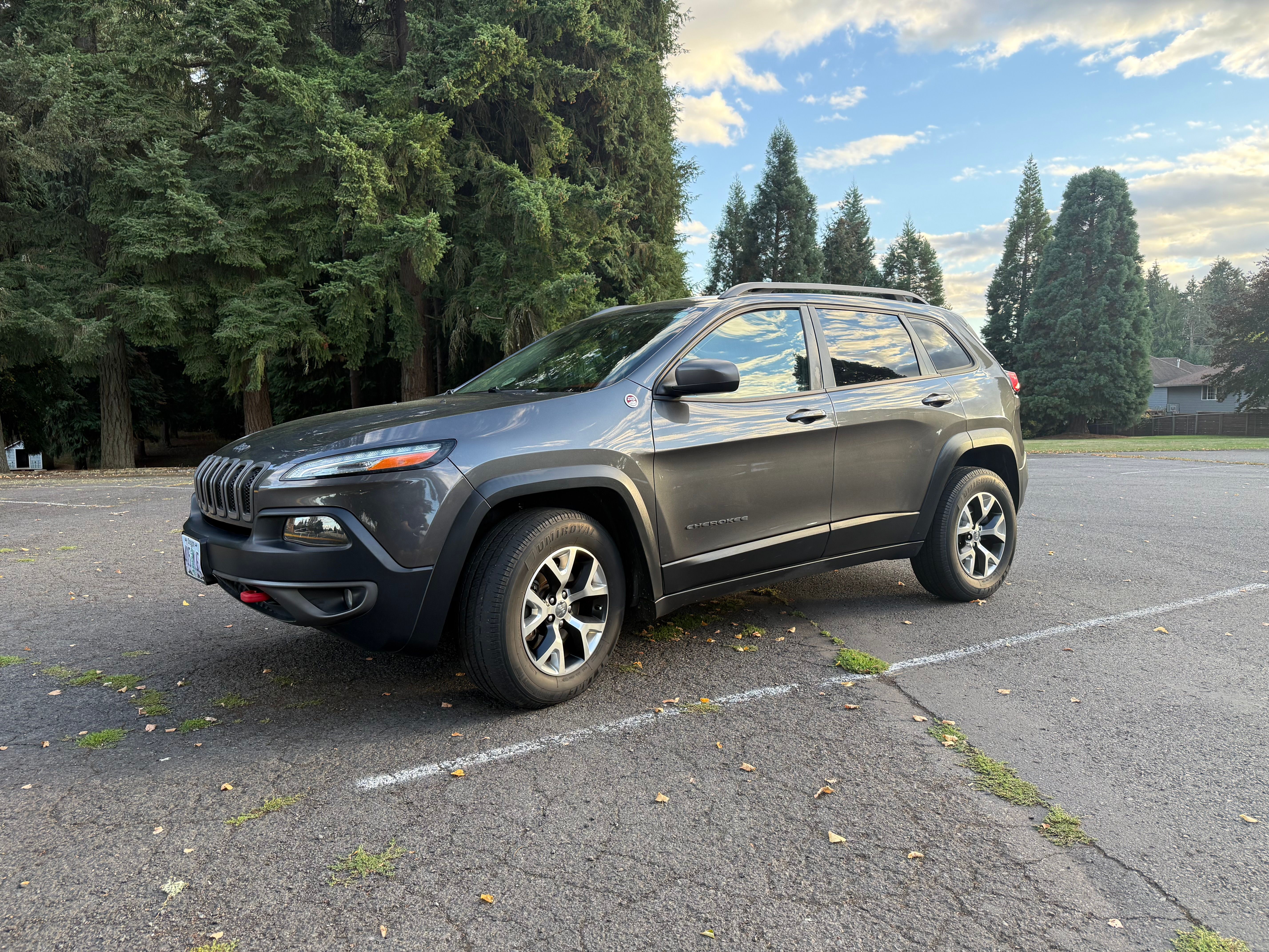 Used 2015 Jeep Cherokee Trailhawk w/ Cold Weather Group AWD/4WD image 2