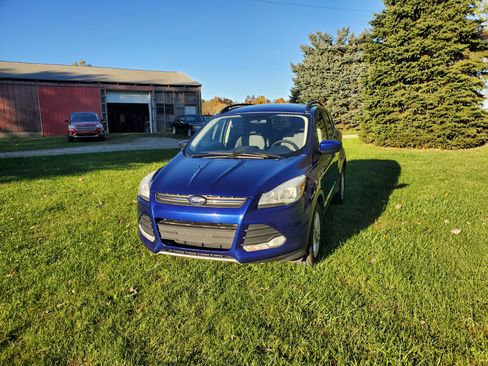 Used 2016 Ford Escape SE w/ Equipment Group 201A image 2