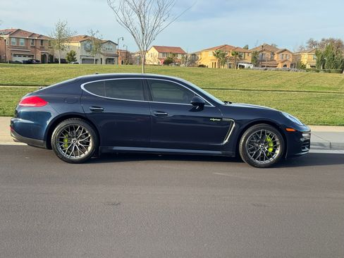 Used 2016 Porsche Panamera S image 4