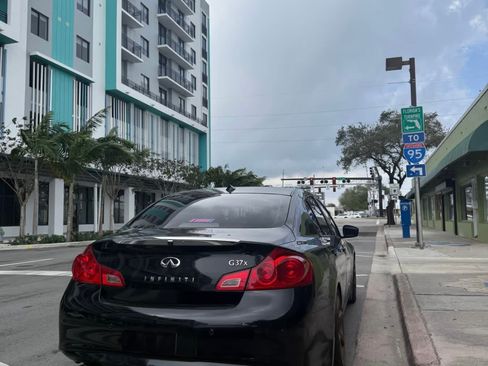 Used 2011 INFINITI G37 37x Sedan 4D w/ Premium Pkg image 6