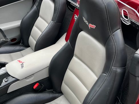 Used 2010 Chevrolet Corvette Convertible w/ Preferred Equipment Group RWD image 28