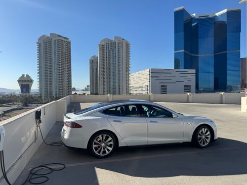 Used 2016 Tesla Model S P90D image 4