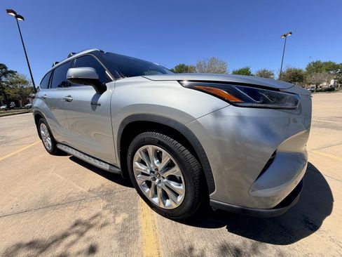 Used 2021 Toyota Highlander Limited image 4
