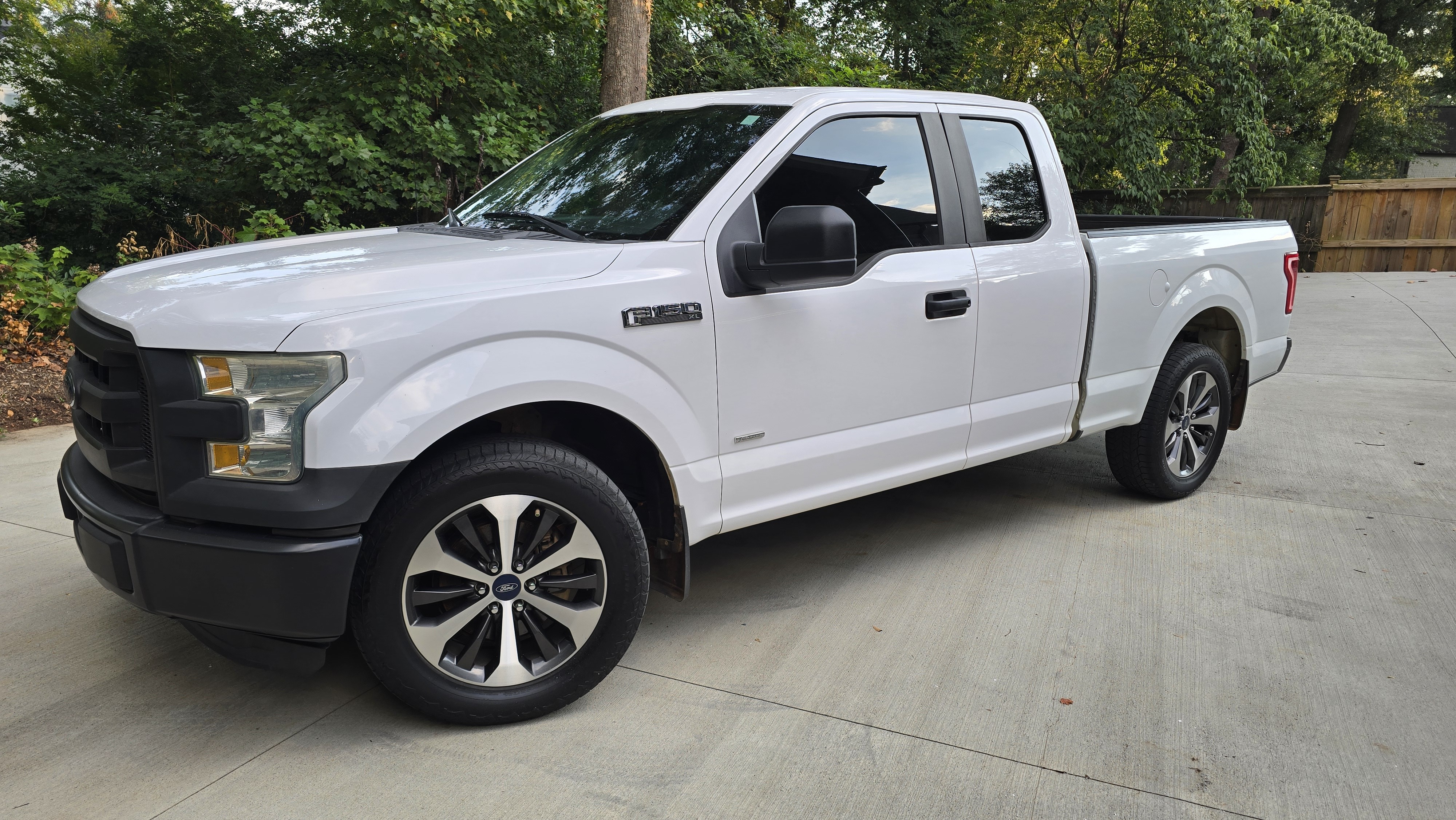 Used 2015 Ford F150 XL w/ Equipment Group 101A Mid RWD image 1