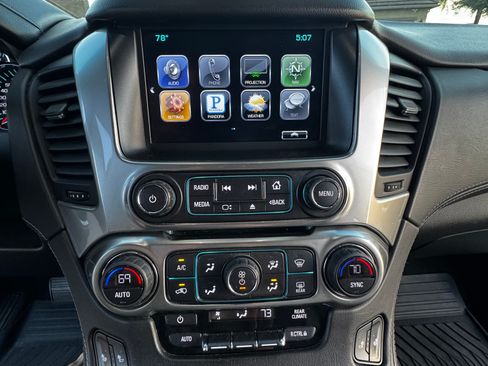 Used 2016 Chevrolet Suburban LT image 9