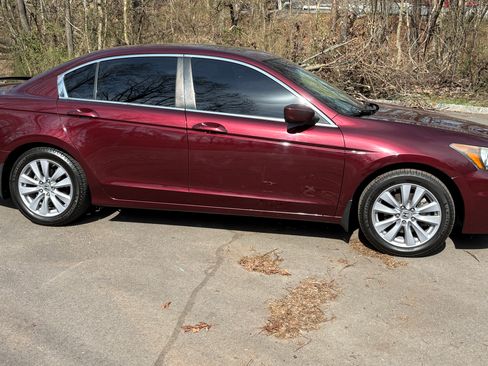 Used 2011 Honda Accord EX-L image 1