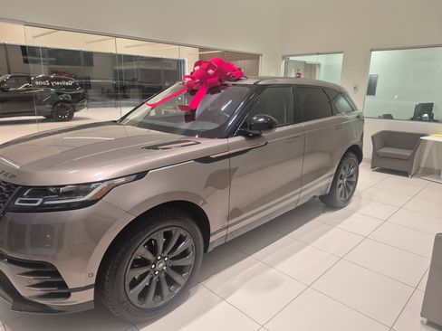 Used 2018 Land Rover Range Rover Velar R-Dynamic SE image 8