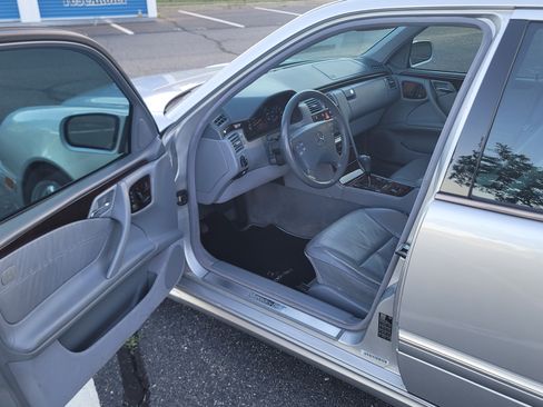 Used 2000 Mercedes-Benz E 430 Sedan image 11