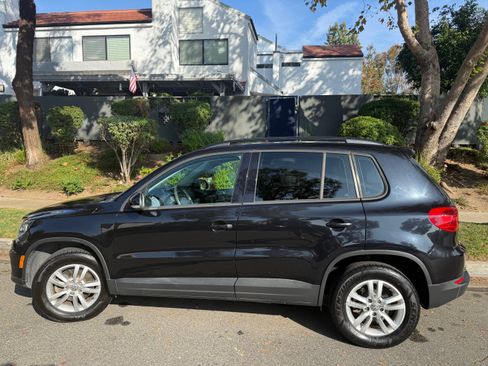 Used 2015 Volkswagen Tiguan S image 2
