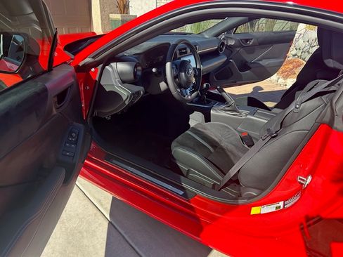 Used 2024 Toyota GR86 Premium image 12