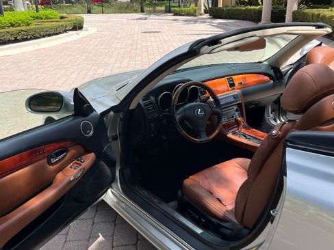 Used 2004 Lexus SC 430 Convertible image 12