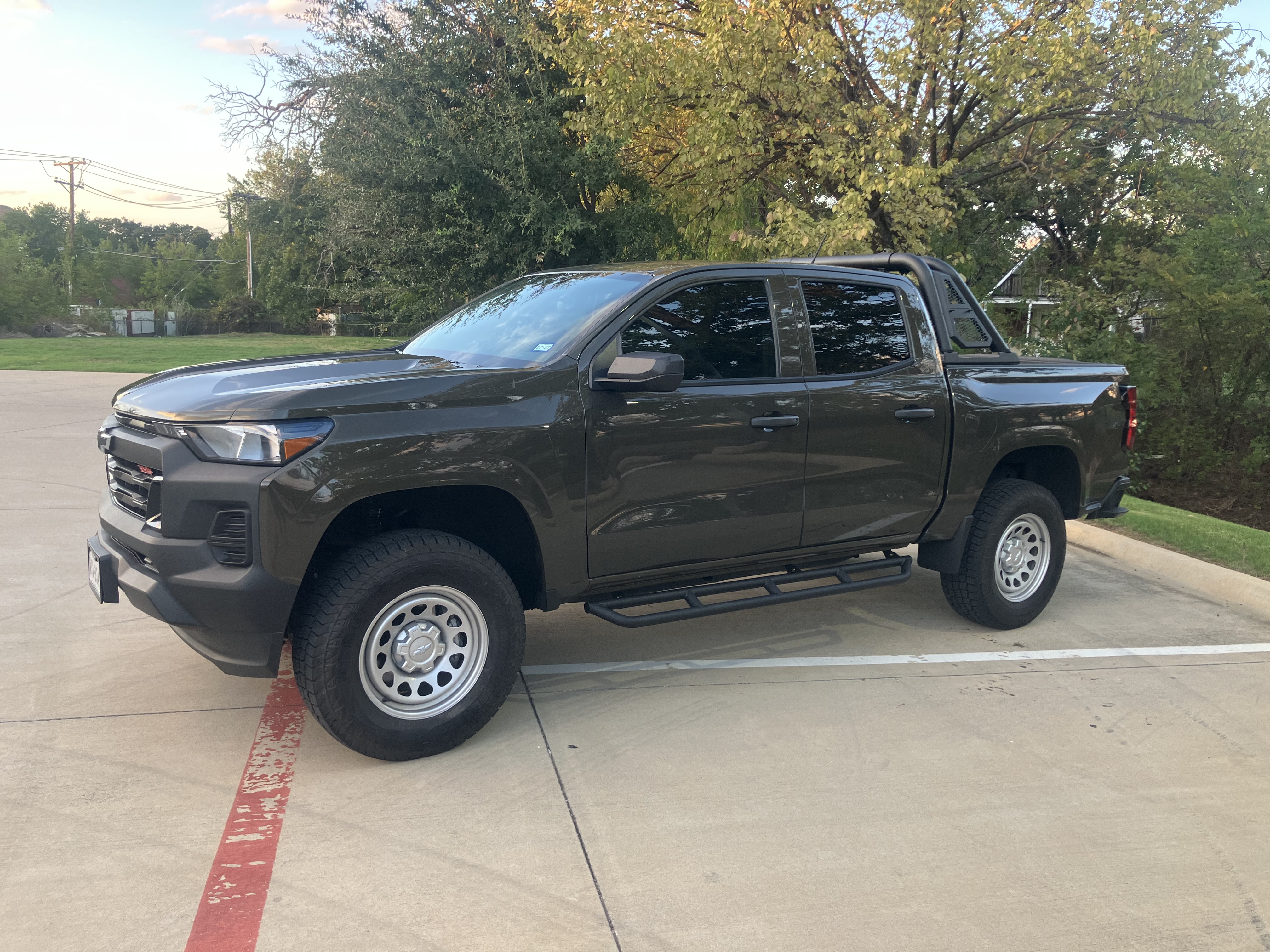 Used 2023 Chevrolet Colorado W/T RWD image 1