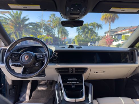 Used 2024 Porsche Cayenne Coupe image 8