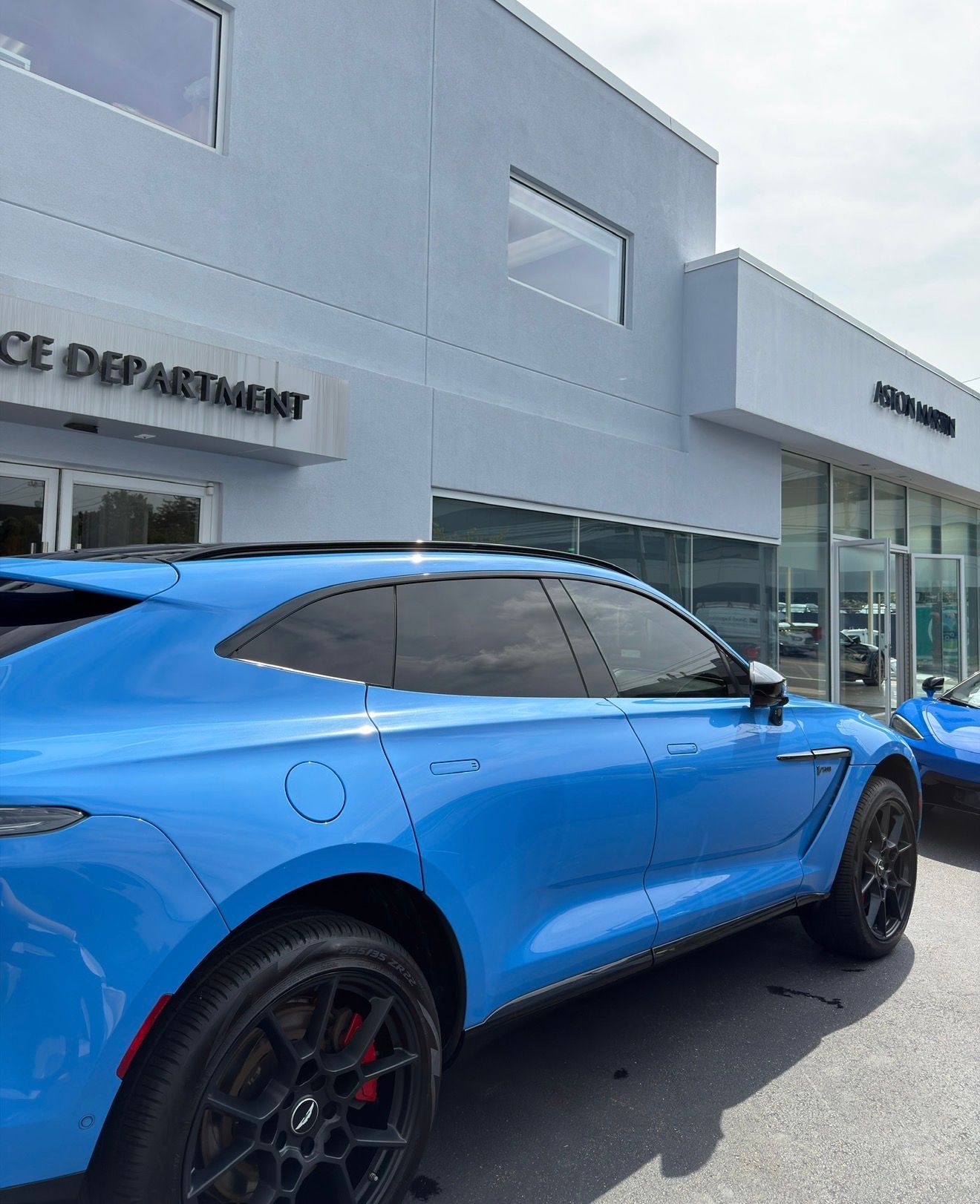 Used 2021 Aston Martin DBX AWD/4WD image 8