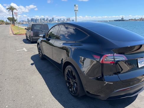 Used 2025 Tesla Model Y Long Range image 8