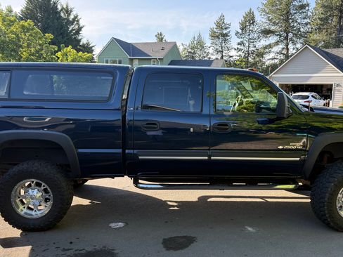 Used 2005 Chevrolet Silverado 2500 LS w/ Heavy-Duty Power Package AWD/4WD image 8