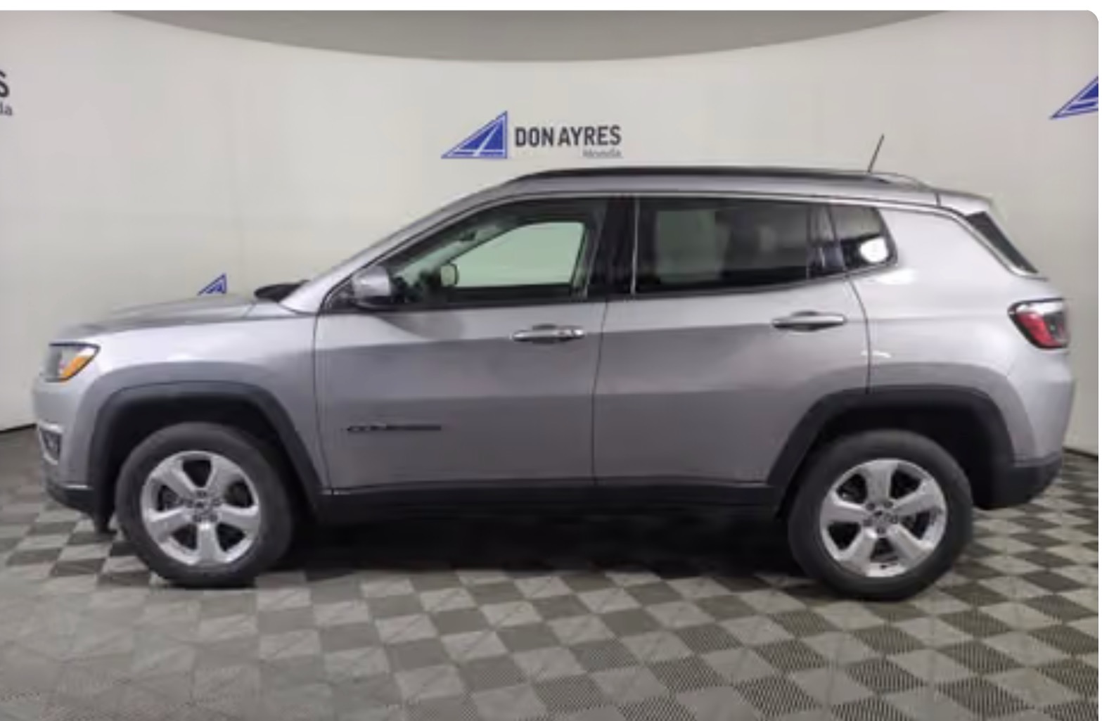 Used 2021 Jeep Compass Sport FWD image 2