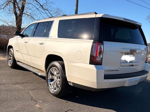 Used 2015 GMC Yukon XL SLT w/ Open Road Package image 11