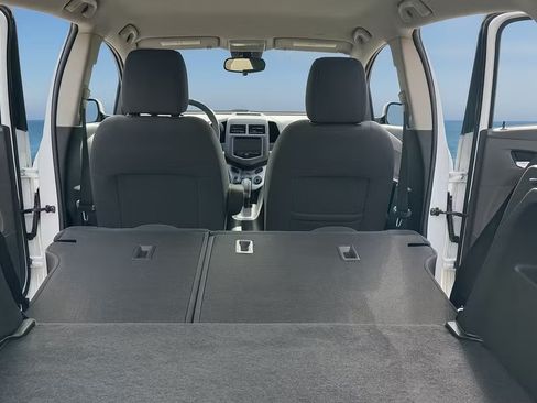 Used 2016 Chevrolet Sonic LT image 9